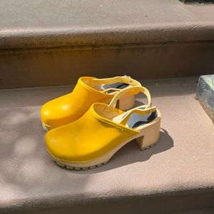 Swedish Hasbeens EU 37 Ankle Strap Clogs